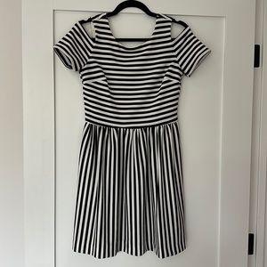 Trina Turk French peekaboo shoulder dress with pockets 4